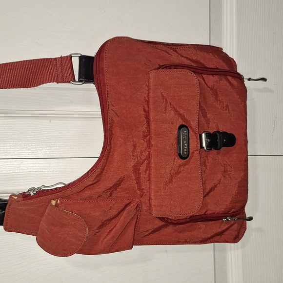 Baggallini medium crossbody zip canvas bag - brick red - Picture 2 of 12